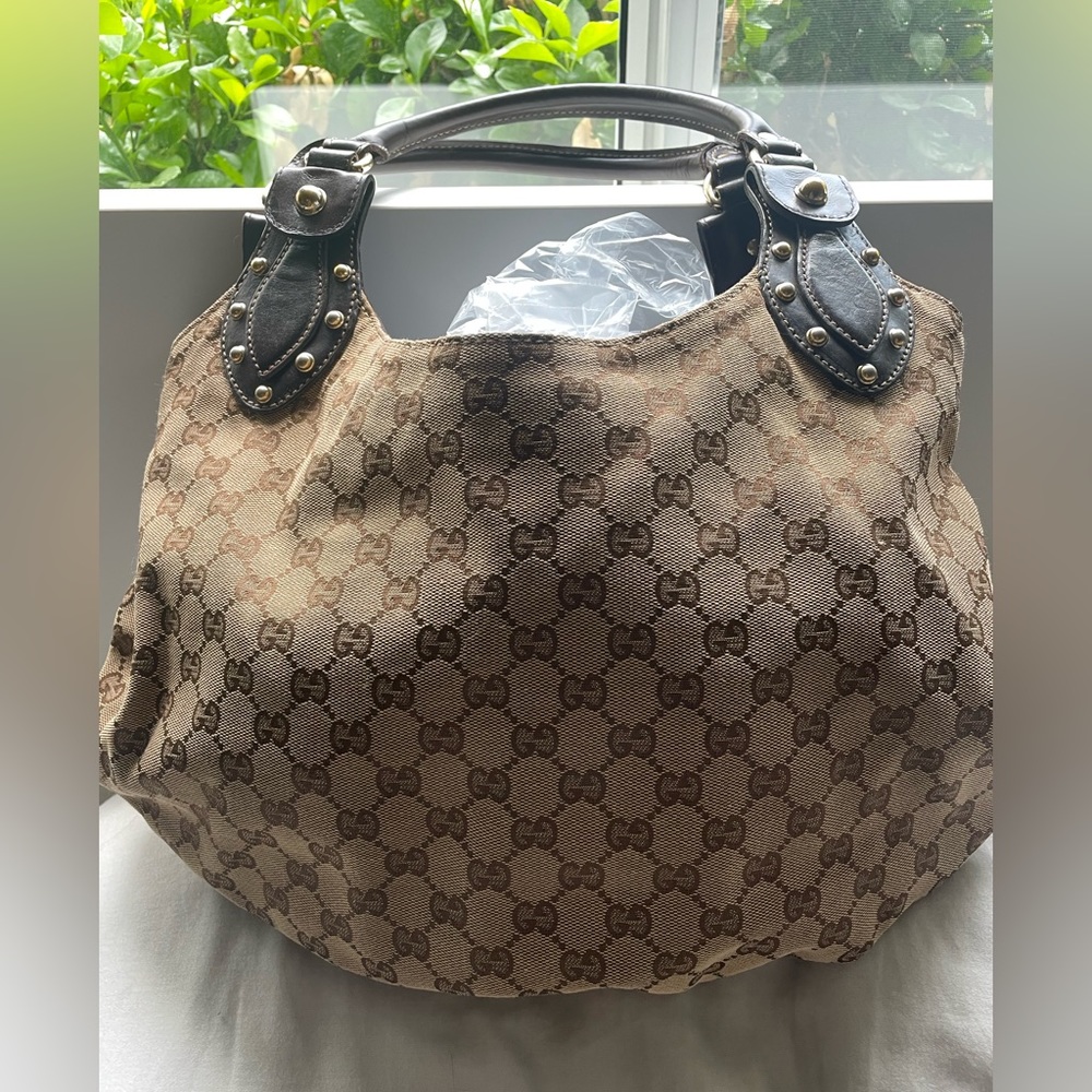 **SOLD** Authentic Vintage Gucci shoulder bag